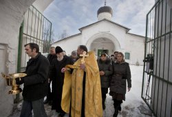 Крестный ход вокруг Пскова 13 февраля 2012 года. Фоторепортаж Андрея Кокшарова