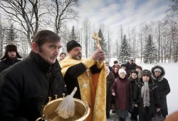 Крестный ход вокруг Пскова 13 февраля 2012 года. Фоторепортаж Андрея Кокшарова