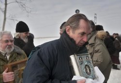 Крестный ход вокруг Пскова 13 февраля 2012 года. Фоторепортаж Андрея Кокшарова