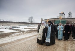 Встреча частицы Покрова Пресвятой Богородицы в Псковском Кремле 24 февраля 2012 года. Фоторепортаж Андрея Кокшарова