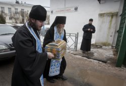 Встреча частицы Покрова Пресвятой Богородицы в Псковском Кремле 24 февраля 2012 года. Фоторепортаж Андрея Кокшарова