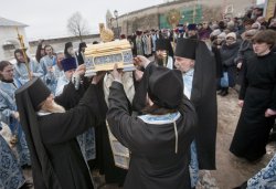 Встреча частицы Покрова Пресвятой Богородицы в Псковском Кремле 24 февраля 2012 года. Фоторепортаж Андрея Кокшарова