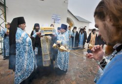 Встреча частицы Покрова Пресвятой Богородицы в Псковском Кремле 24 февраля 2012 года. Фоторепортаж Андрея Кокшарова