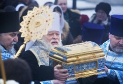 Встреча частицы Покрова Пресвятой Богородицы в Псковском Кремле 24 февраля 2012 года. Фоторепортаж Андрея Кокшарова