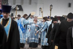 Встреча частицы Покрова Пресвятой Богородицы в Псковском Кремле 24 февраля 2012 года. Фоторепортаж Андрея Кокшарова