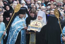 Встреча частицы Покрова Пресвятой Богородицы в Псковском Кремле 24 февраля 2012 года. Фоторепортаж Андрея Кокшарова
