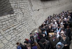 Встреча частицы Покрова Пресвятой Богородицы в Псковском Кремле 24 февраля 2012 года. Фоторепортаж Андрея Кокшарова