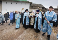 Встреча частицы Покрова Пресвятой Богородицы в Псковском Кремле 24 февраля 2012 года. Фоторепортаж Андрея Кокшарова