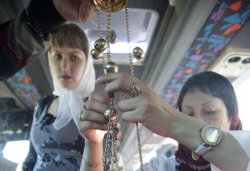 Крестный ход вокруг Пскова 13 июня 2012 года. Фоторепортаж Андрея Кокшарова