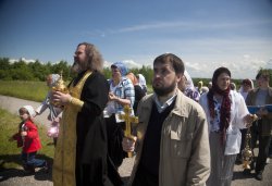 Крестный ход вокруг Пскова 13 июня 2012 года. Фоторепортаж Андрея Кокшарова