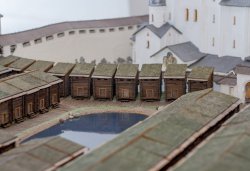 Большой макет Псковского кремля, кромские клети, фото 2013 года