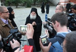 Принесение ковчега с Поясом Пресвятой Богородицы в Россию 21 октября 2011 года