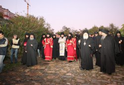 Принесение ковчега с Поясом Пресвятой Богородицы в Россию 21 октября 2011 года