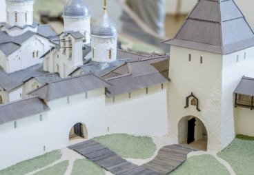 Рис. 18. БМПК. Ворота в Довмонтовой стене и Рыбницкая башня. 2013 год. Фото А. Сидоренко.