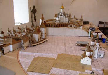 Рис 9. БМПК. Изучение опорного плана Г. Я. Мокеева. 2009 год. Фото из архива А. Г. Дерягина.